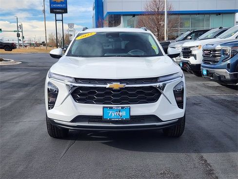Used 2025 Chevrolet Trax LT image 7