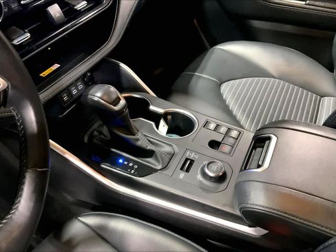 Used 2024 Toyota Highlander XSE image 17