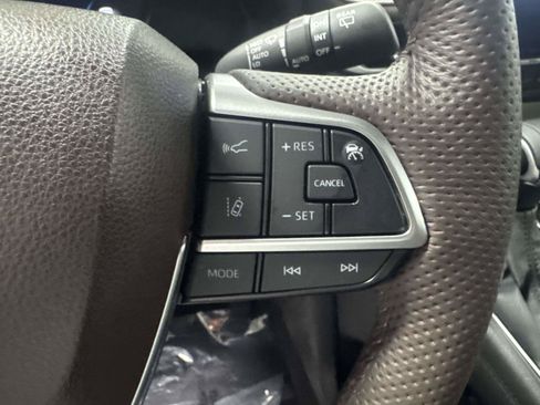 Used 2023 Toyota Sienna Platinum AWD/4WD image 23