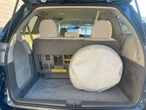 Used 2012 Toyota Sienna LE image 12