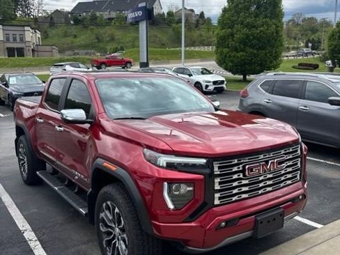Used 2024 GMC Canyon Denali AWD/4WD image 3