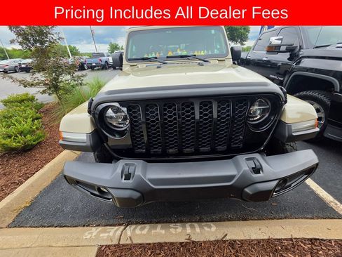 Used 2022 Jeep Gladiator Sport AWD/4WD image 2