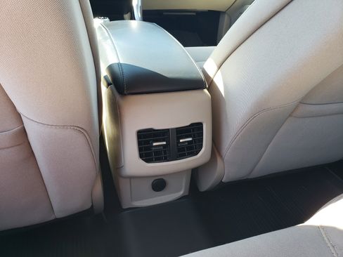 Used 2018 Ford Fusion SE w/ Fusion SE Technology Package FWD image 32