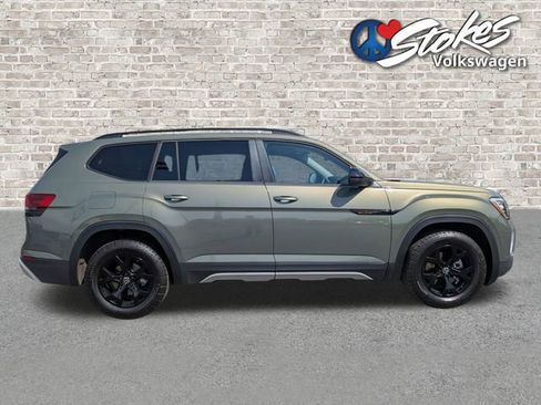 Certified 2025 Volkswagen Atlas Peak Edition SE AWD/4WD image 3