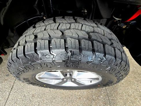 Used 2020 Jeep Wrangler Unlimited Sahara image 24