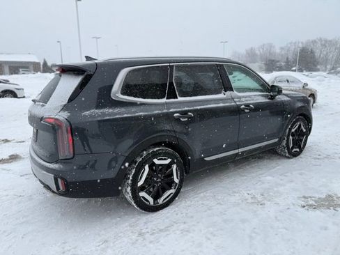 Used 2023 Kia Telluride EX image 3