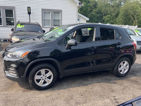 Used 2021 Chevrolet Trax LS w/ Tint and Cruise Package AWD/4WD image 10