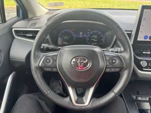 Used 2026 Toyota Corolla Cross XLE AWD/4WD image 18