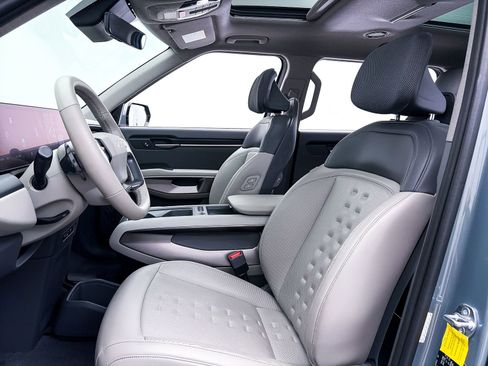 Used 2024 Kia EV9 Wind image 20