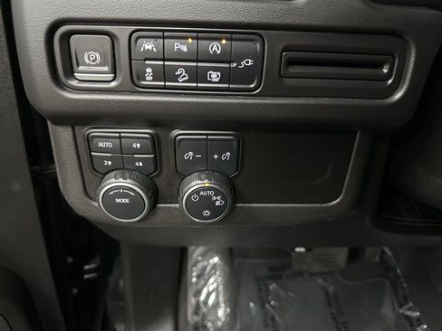 Used 2022 Chevrolet Tahoe Z71 w/ Luxury Package image 34