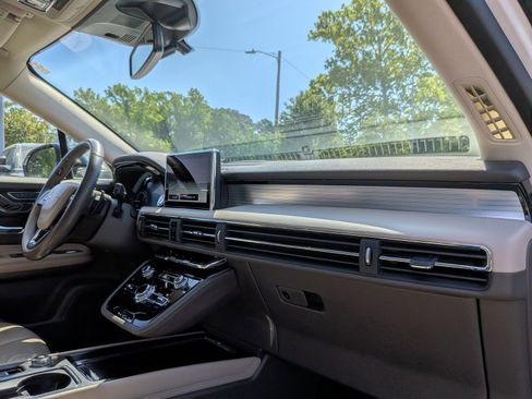 Used 2020 Lincoln Corsair FWD w/ Premium Package image 41