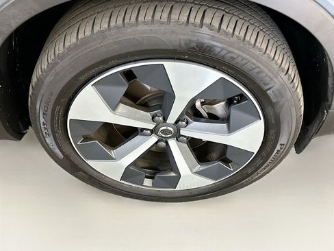 Used 2023 Volvo XC40 B5 Plus w/ Protection Package Premier image 11