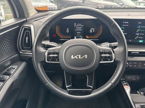 Used 2024 Kia Sorento S image 18