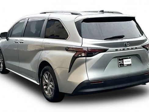 Certified 2023 Toyota Sienna XLE FWD image 12