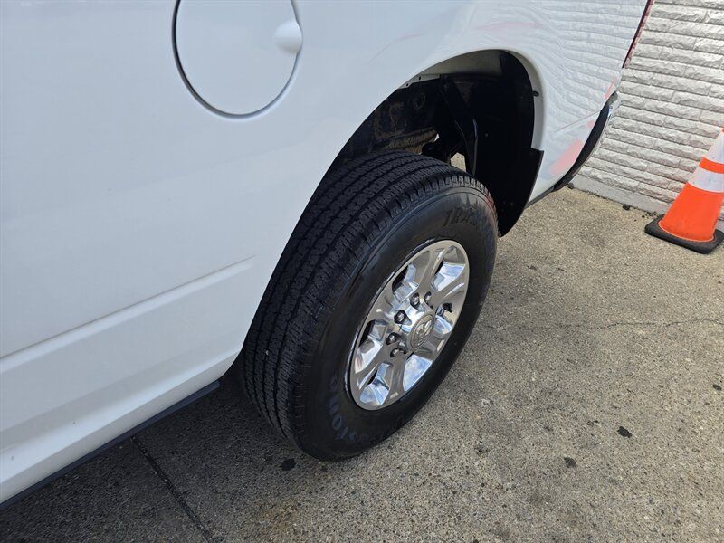 Used 2024 RAM 3500 Big Horn AWD/4WD image 46