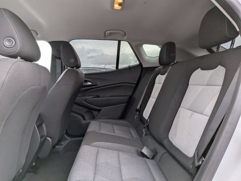 Used 2025 Chevrolet Trax LS FWD image 33
