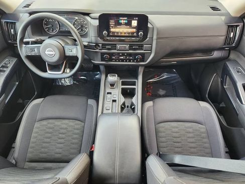 Used 2025 Nissan Pathfinder S FWD image 26