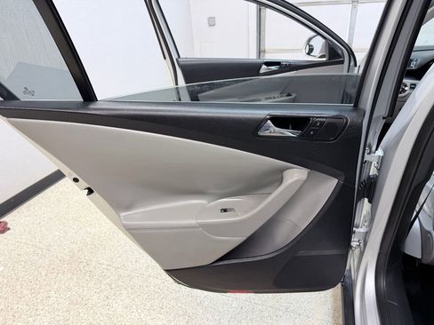 Used 2007 Volkswagen Passat 2.0T image 35