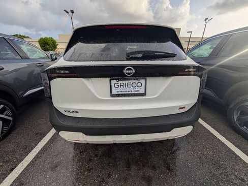 New 2025 Nissan Kicks SR w/ Illumination Package image 8