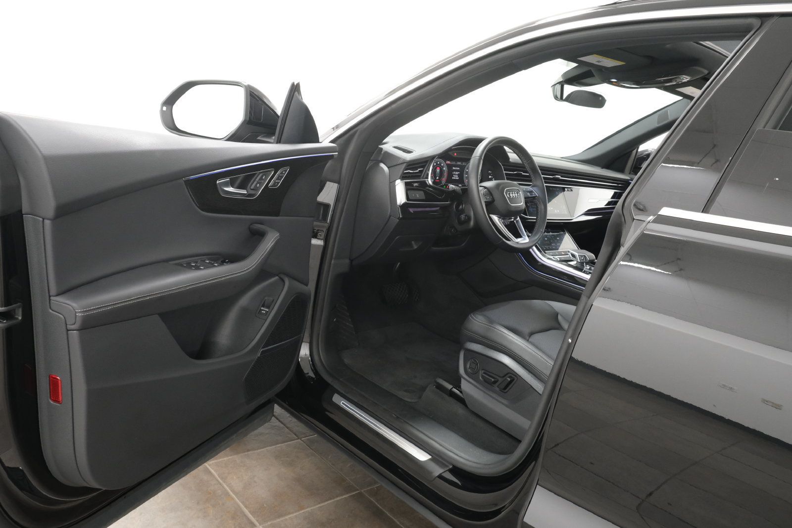 Used 2025 Audi Q8 Premium Plus AWD/4WD image 24
