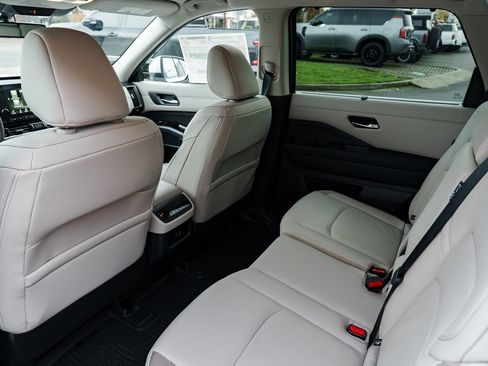 New 2025 Nissan Pathfinder SL image 22