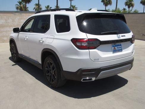 New 2025 Honda Pilot Touring image 5
