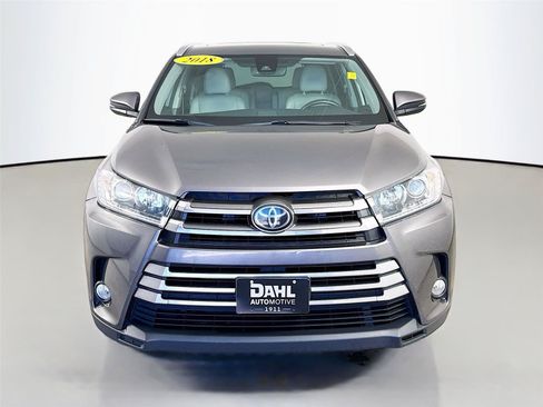 Used 2018 Toyota Highlander Limited w/ Carpet Mat Package (TMS) AWD/4WD image 3
