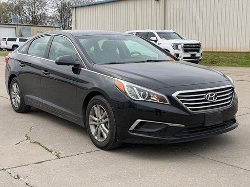 Used 2016 Hyundai Sonata SE image 1