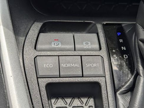 Used 2025 Toyota RAV4 XLE w/ Convenience Package FWD image 16