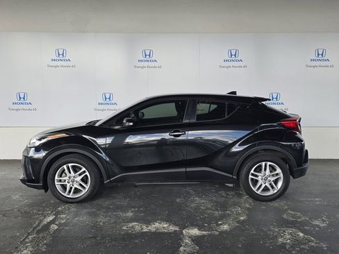 Used 2022 Toyota C-HR XLE image 3