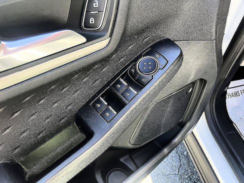 Used 2020 Ford Escape SE AWD/4WD image 6