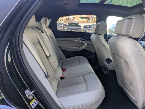 Used 2024 Audi Q8 e-tron Premium Plus w/ Premium Plus Package image 26