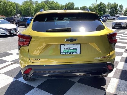 Used 2025 Chevrolet Trax RS w/ Sunroof Package FWD image 8