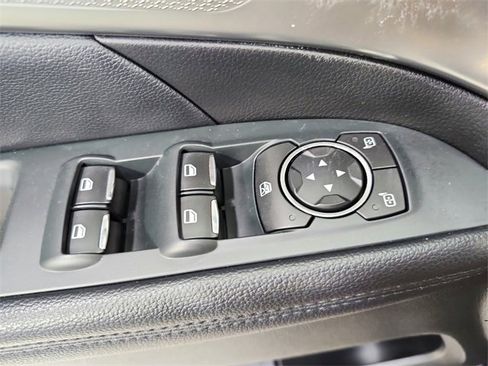 Used 2018 Ford Explorer XLT w/ Equipment Group 202A image 31