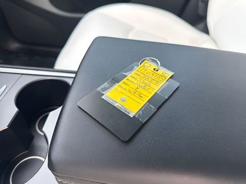 Used 2022 Tesla Model Y Performance image 37