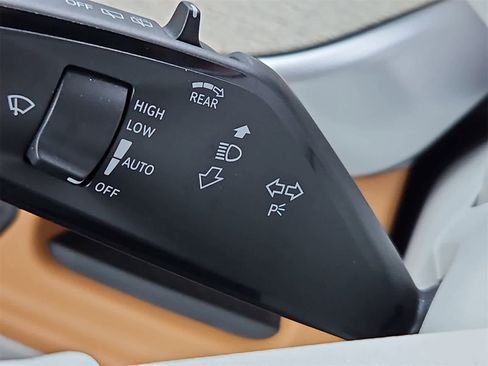 Certified 2025 Volkswagen ID. Buzz 1st Edition image 28