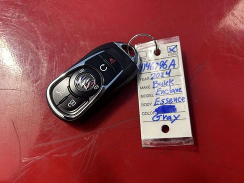 Used 2024 Buick Enclave Essence image 36