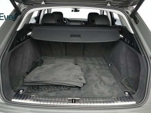 Used 2024 Audi Q8 e-tron Premium Plus w/ Premium Plus Package image 22