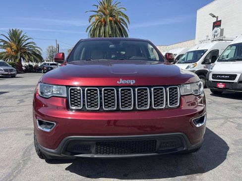 Used 2019 Jeep Grand Cherokee Laredo image 3
