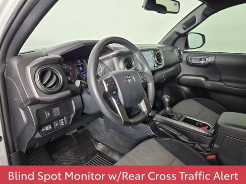 Used 2020 Toyota Tacoma TRD Off-Road AWD/4WD image 18