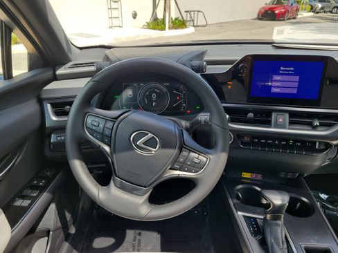 Certified 2024 Lexus UX 250h FWD image 15