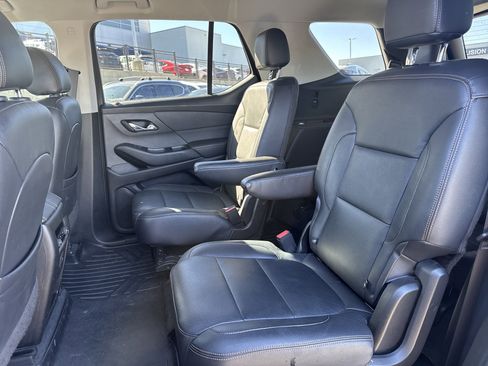 Used 2020 Chevrolet Traverse LT image 27