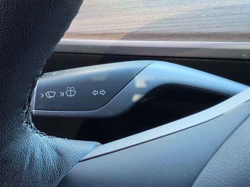 Used 2021 Tesla Model Y Long Range image 38