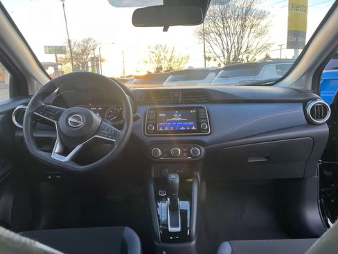 Used 2025 Nissan Versa SV image 32