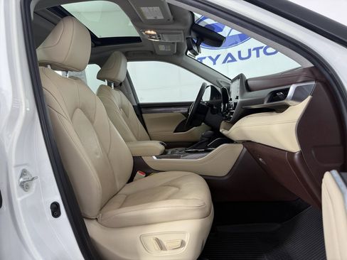Used 2020 Toyota Highlander Limited image 12