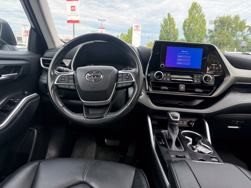 Used 2023 Toyota Highlander XLE AWD/4WD image 25