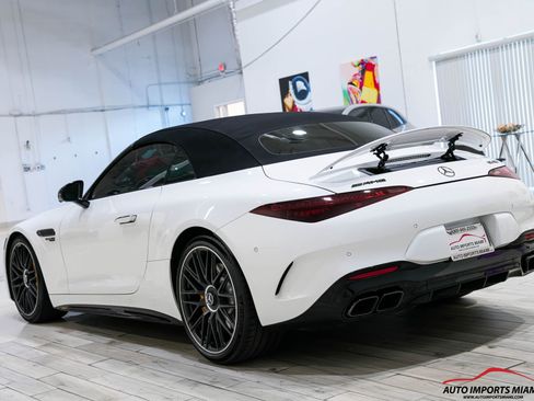 Used 2022 Mercedes-Benz SL 55 AMG 4MATIC w/ Driver Assistance Package image 16