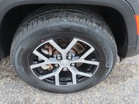 Used 2023 Jeep Grand Cherokee Limited AWD/4WD image 15
