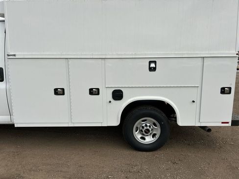 New 2025 GMC Savana 3500 w/ Power Convenience Package RWD image 24