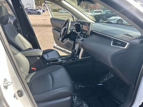 Certified 2024 Toyota Corolla Cross XLE w/ Convenience Package image 16